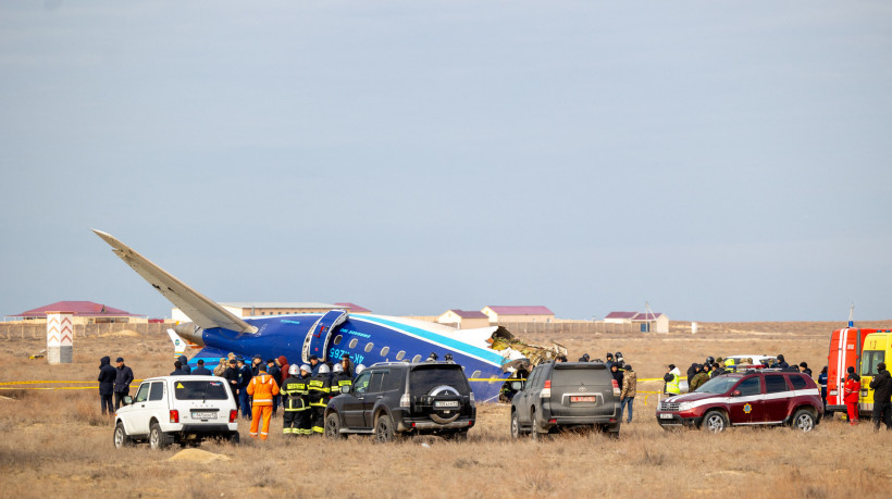 Tragédia nos Céus: Avião da Embraer Cai no CazaquistãoInvestigação sobre as causas do acidente está em andamento