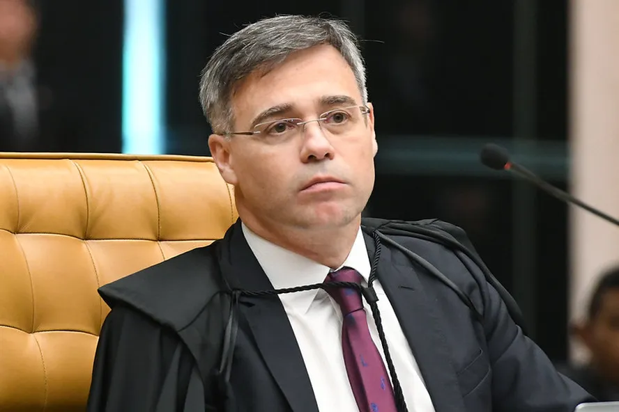 Censura Velada? Mendonça Alerta Sobre Riscos no STF ao Regular Redes Sociais