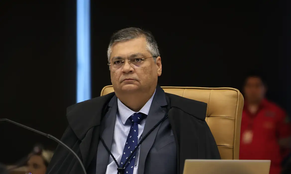 Dino reafirma críticas à Câmara, defende investigação da PF sobre emendas e libera verbas parcialmente