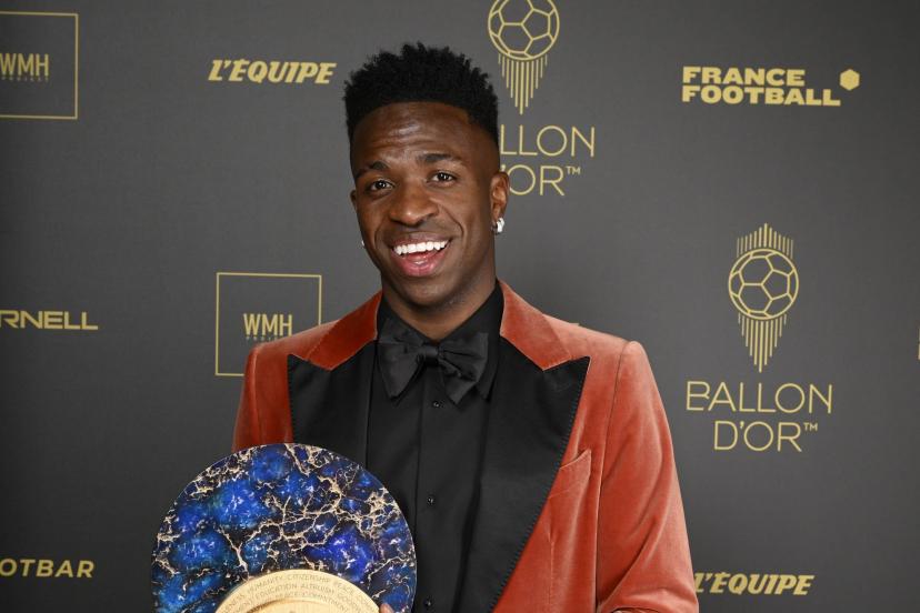 Vinícius Jr. é coroado o melhor jogador do mundo pelo The Best da FIFA