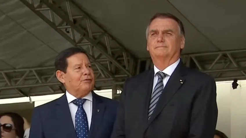 “Mourão Afirma Que Bolsonaro Não Deixou Diretrizes ao Deixar o País”