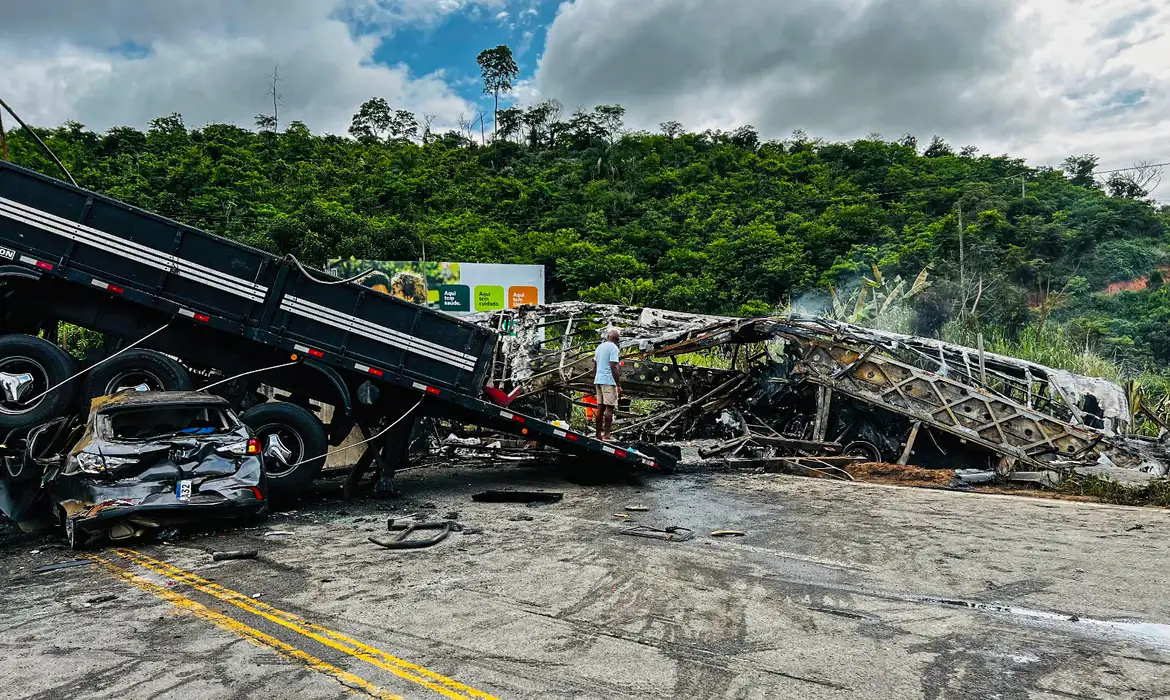 Tragédia na BR-116: Número de mortos em acidente sobe para 41