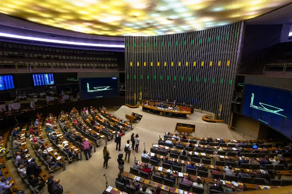 Câmara acelera votações para encerrar o ano com aprovação de matérias-chave