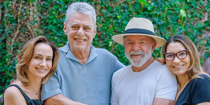 Lula Recebe Visita de Chico Buarque e Carol Proner em São Paulo