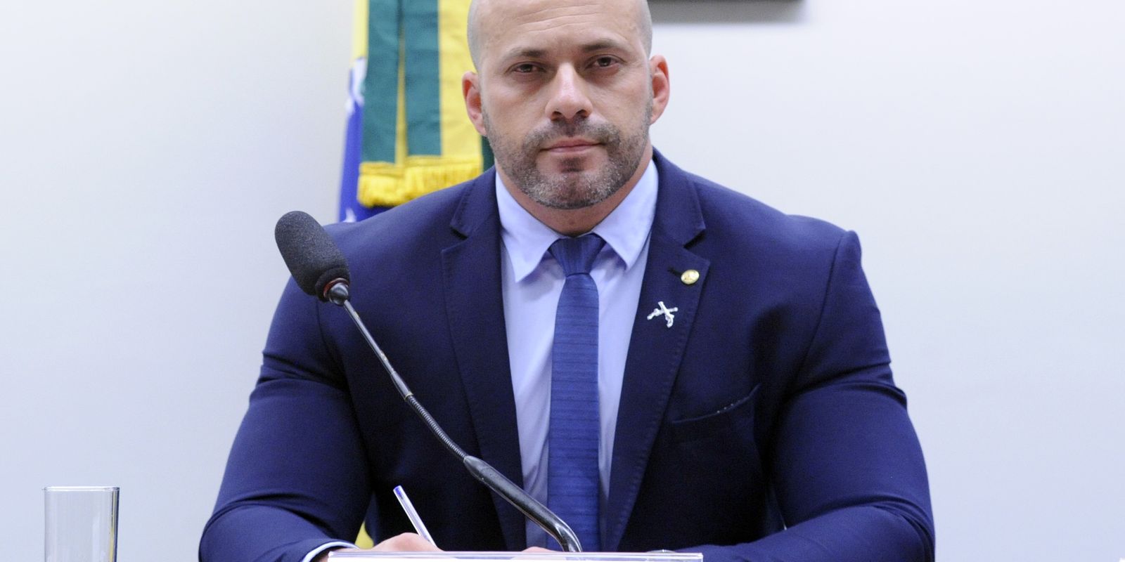 Defesa de Daniel Silveira Contesta Prisão e Relata Grave Problema de Saúde do Ex-Deputado