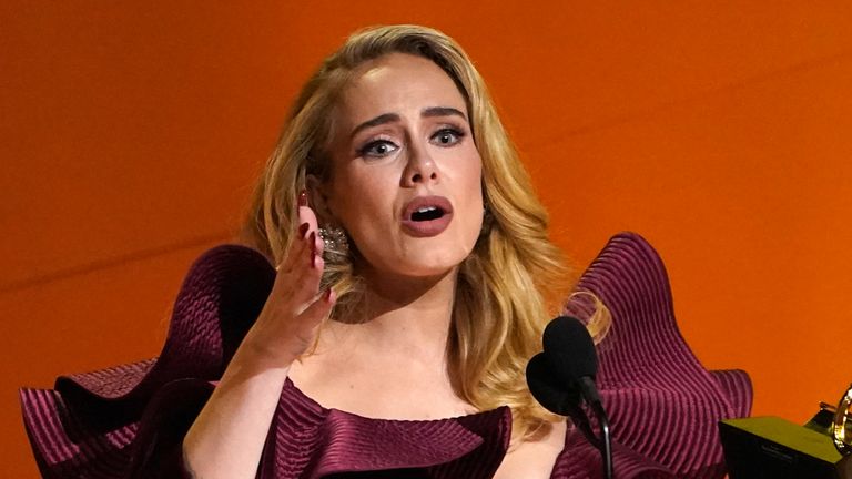 Quando o Samba Fala Mais Alto: Justiça Brasileira Bloqueia Música de Adele por Plágio