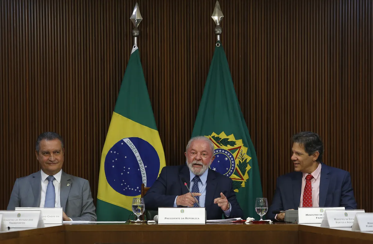 Lula Convoca Ministros para Análise do Governo e Discussão de Reformas