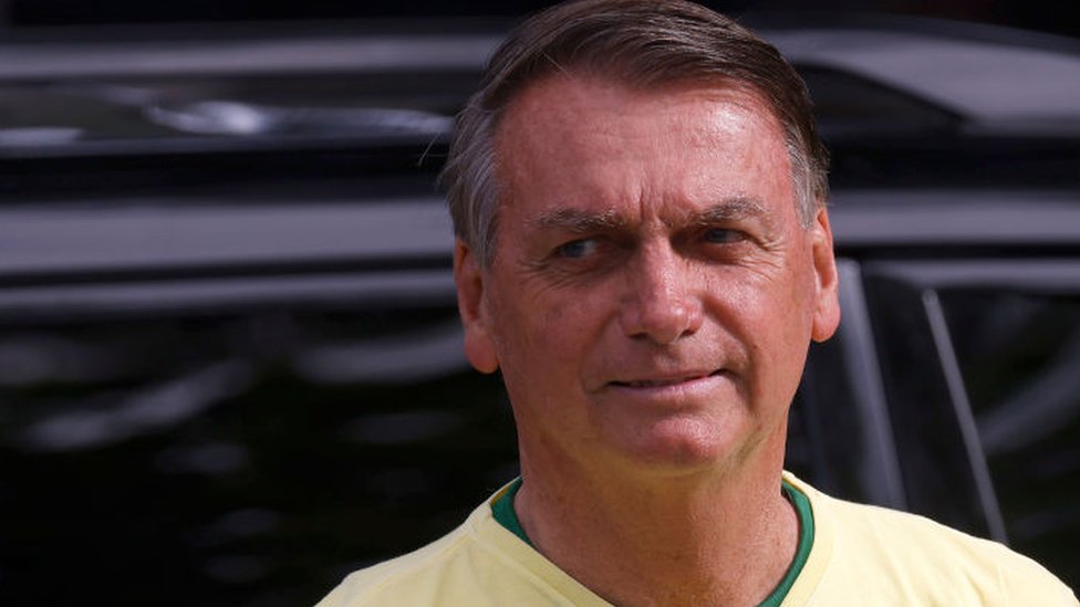 Bolsonaro Critica Lula por Vetar Pensão Vitalícia para Crianças com Microcefalia