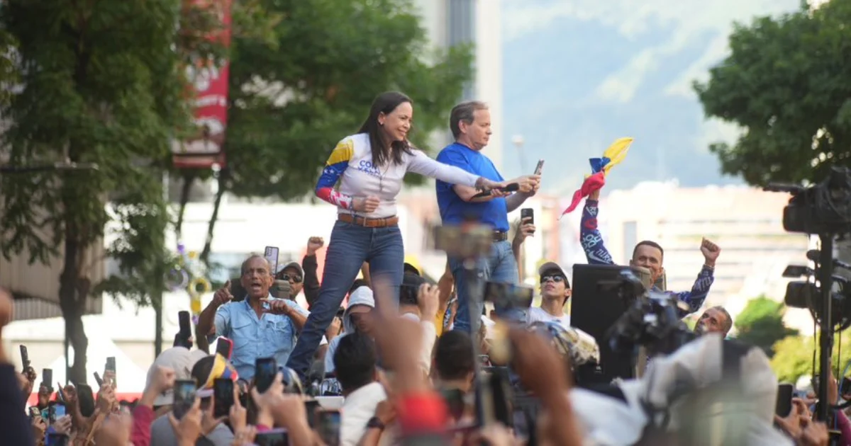 María Corina Machado Rompe Silêncio e Lidera Protesto Contra Maduro