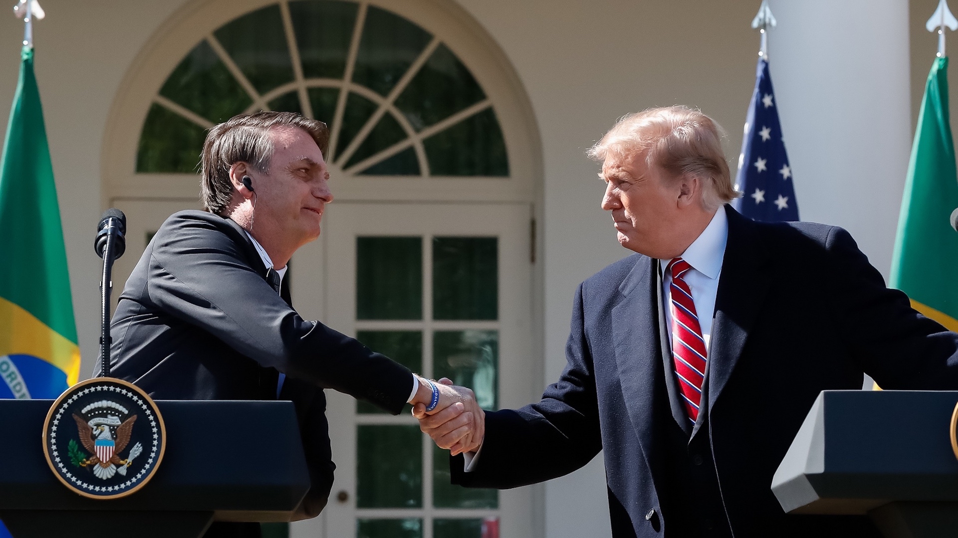 Defesa de Bolsonaro Solicita Liberação de Passaporte para Viajar à Posse de Trump