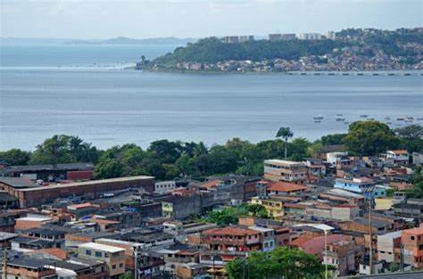 Menina de 6 anos é atingida por tiro no rosto enquanto dormia em Salvador