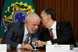 Lula Reorganiza Governo e Fortalece Laços com o STF para 2026