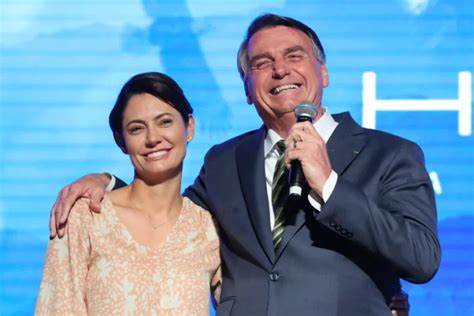 Bolsonaro recua sobre possível candidatura de Michelle à Presidência em 2026