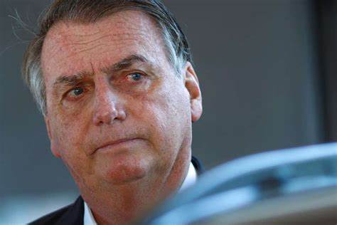 “Acordo todo dia com medo da PF bater na porta”, diz Bolsonaro