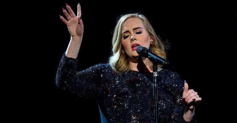 Adele Requer R$ 1 Milhão de Indemnização por Liminar que Suspendeu “Million Years Ago”