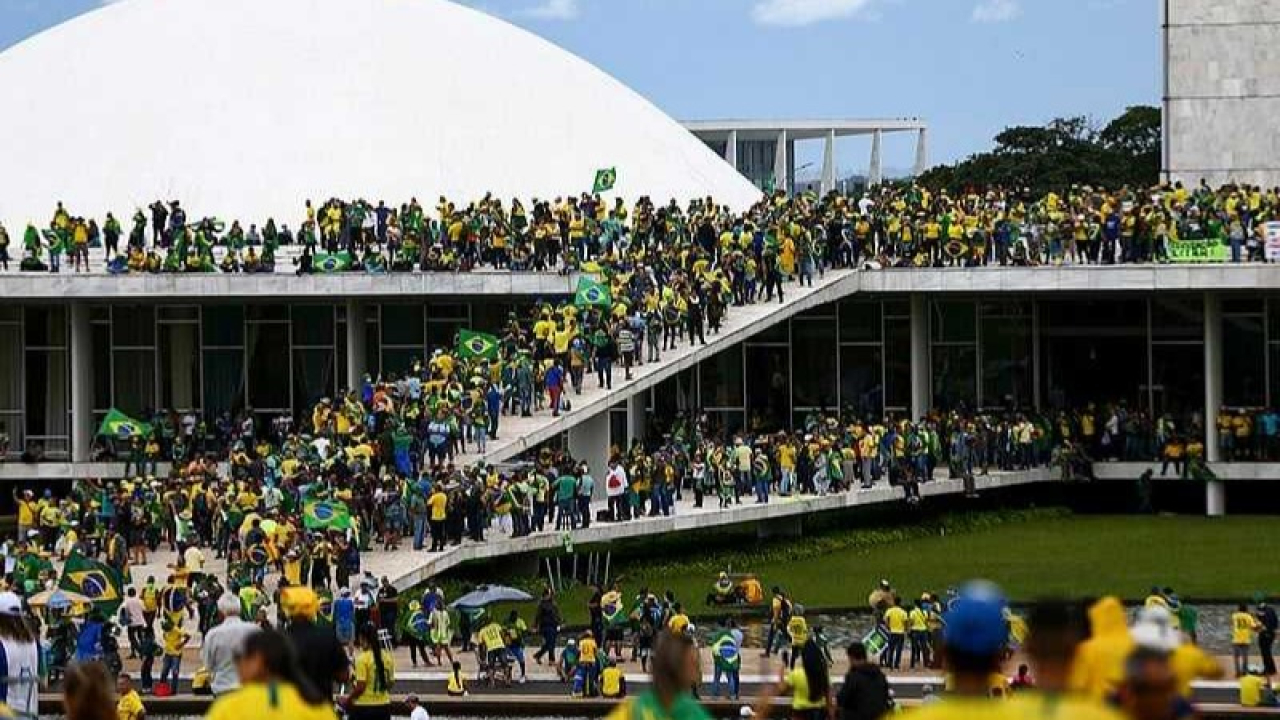 Justiça Social Ignorada: Morador de Rua É Preso Sem Provas Após Atos de 8 de Janeiro