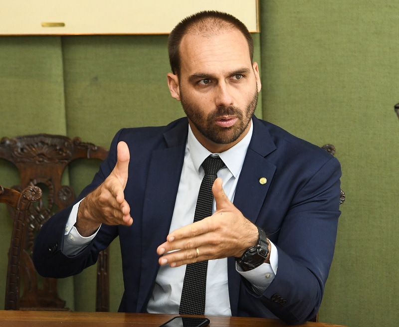 Eduardo Bolsonaro propõe desculpas formais ao soldado israelense após desistência de investigação