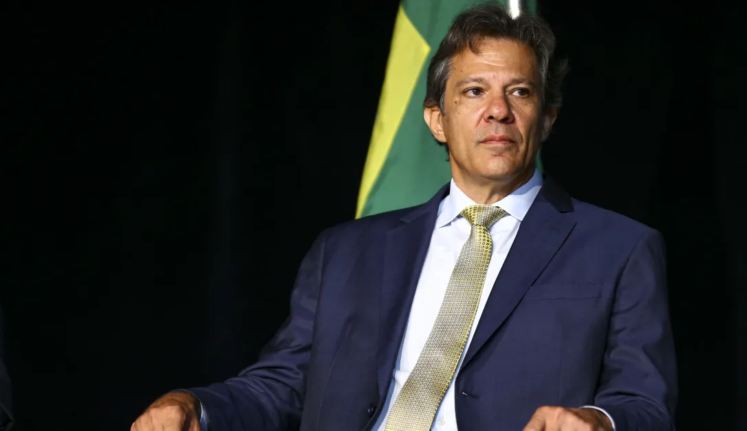 Haddad Aponta Déficit Menor para 2024 e Critica Comunicação do Governo