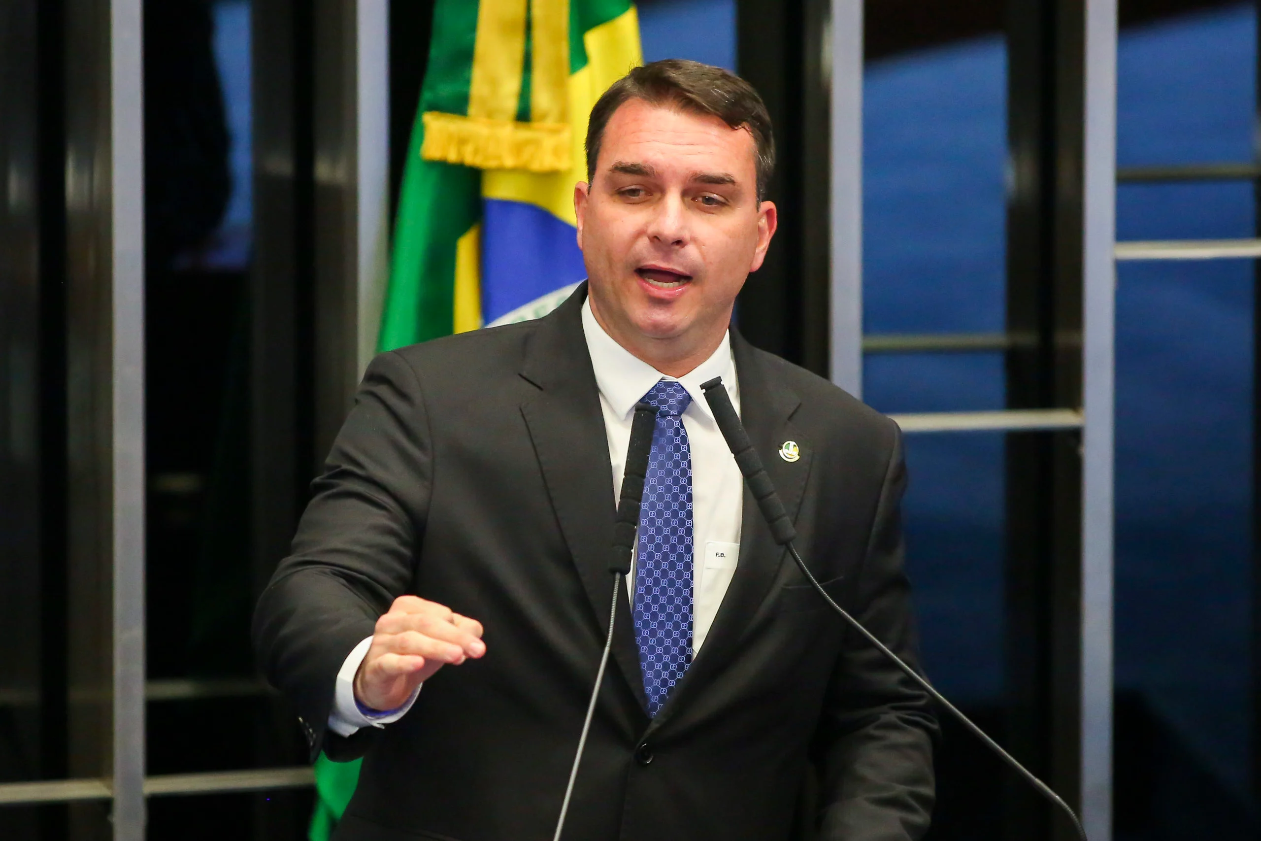 Flávio Bolsonaro Critica Criação de Empresa Espacial por Lula: “Alucinações Estão Indo Longe Demais”