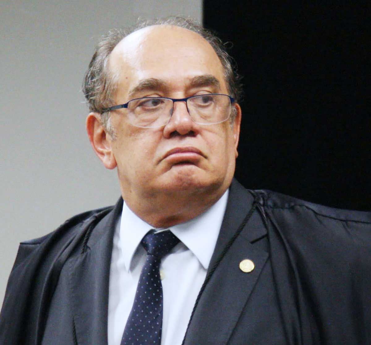 “Gilmar Mendes Defende Regulação das Redes Sociais e Afirma: ‘Não é Censura, é Proteção à Democracia”