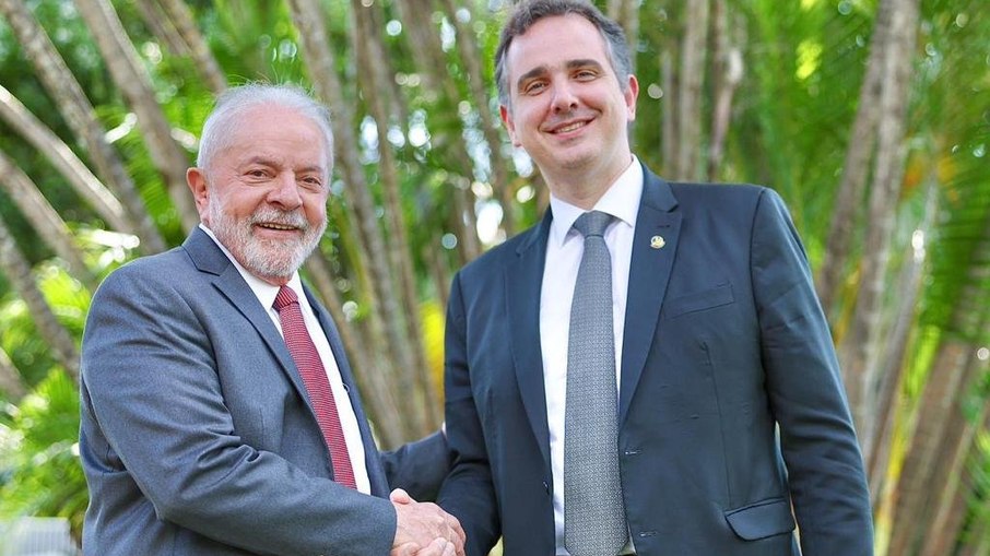 Lula Trabalha nos Bastidores para Levar Pacheco ao Ministério