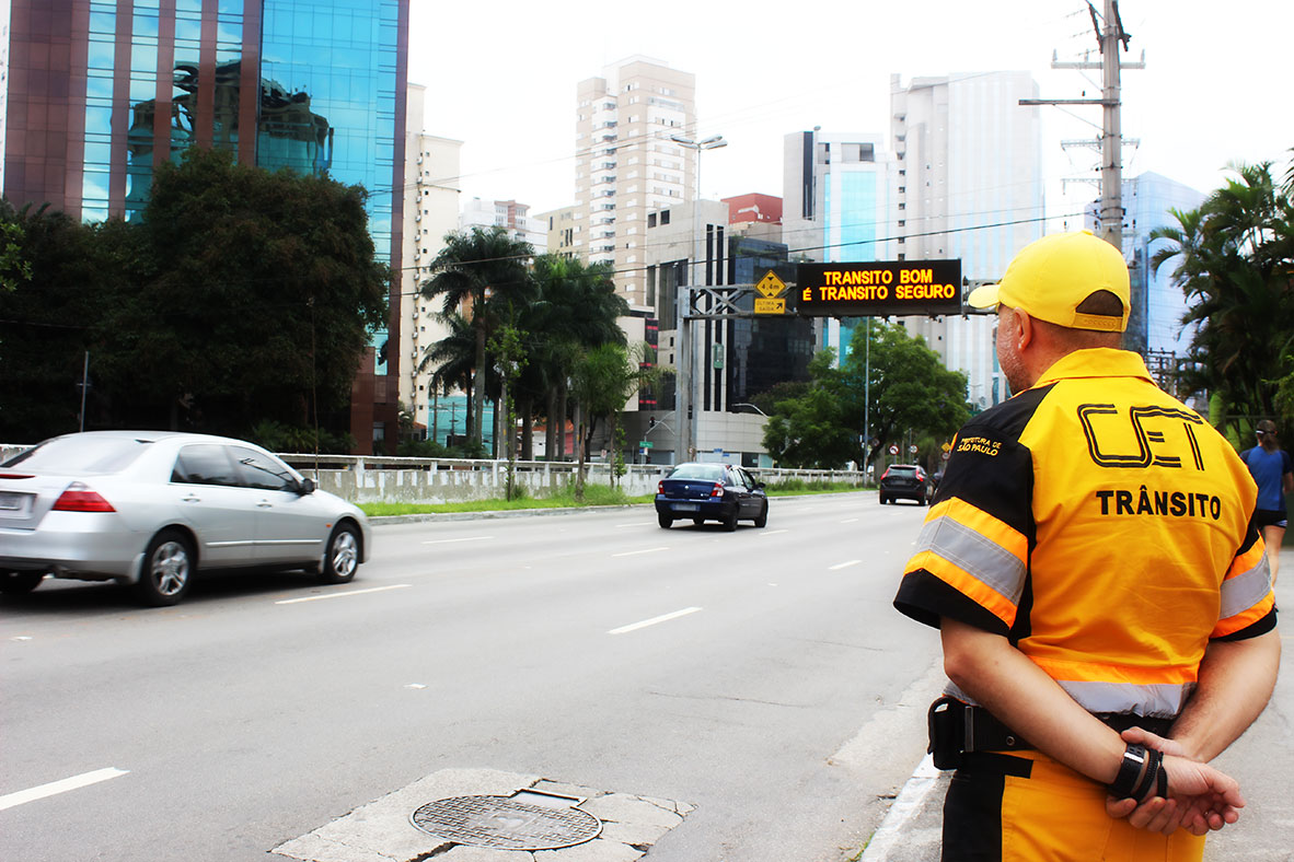 Fiscalização da CET Multa 92 Motoristas por Uso Indevido de Vagas Prioritárias