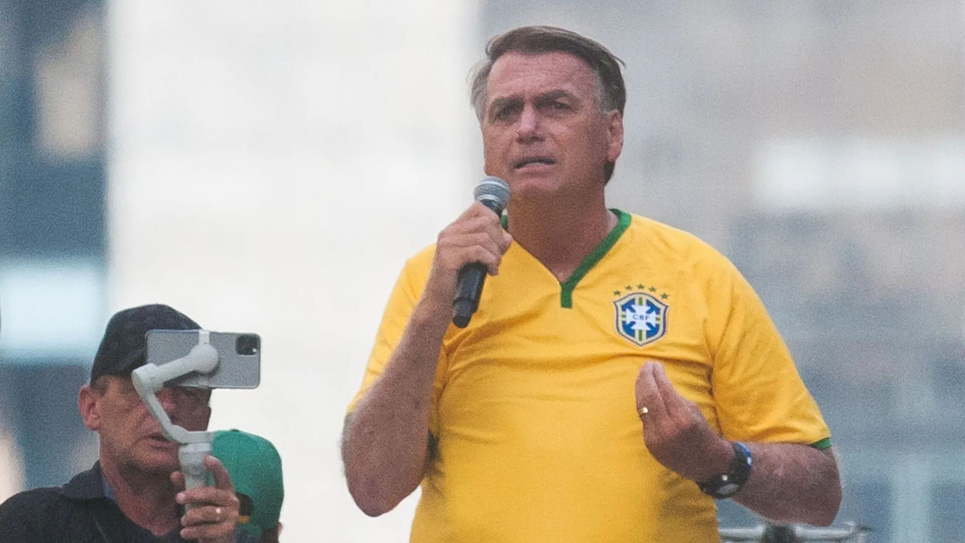 Bolsonaro Afirma que Sua Participação nas Eleições é Crucial: “Sem Mim, a Democracia Está em Risco”