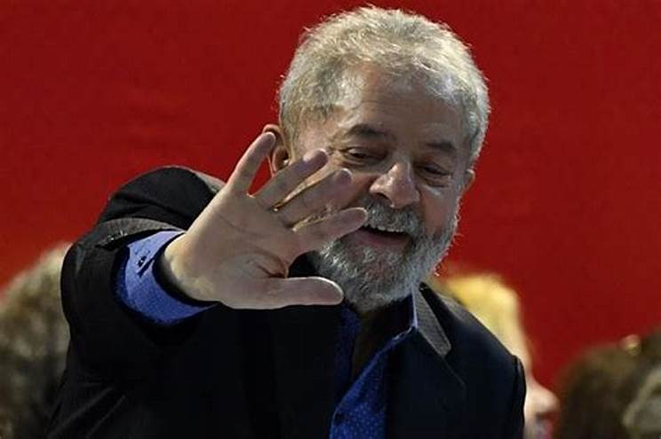 Lula volta às ruas para recuperar popularidade de olho em 2026