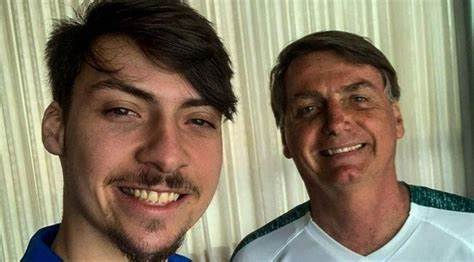 Filho caçula de Bolsonaro na mira: partidos de esquerda pedem cassação de seu mandato