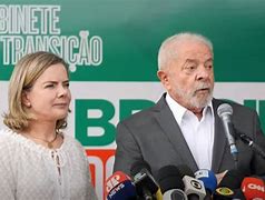 Lula oficializa Gleisi Hoffmann na Secretaria de Relações Institucionais: “Vem para somar”