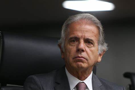 Ministro José Mucio defende revisão das punições após os eventos de 8 de Janeiro