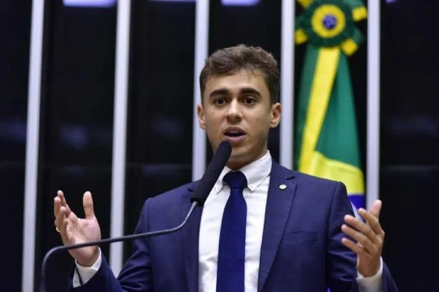 Nikolas Ferreira vê incerteza com inelegibilidade de Bolsonaro e defende sua candidatura em 2026