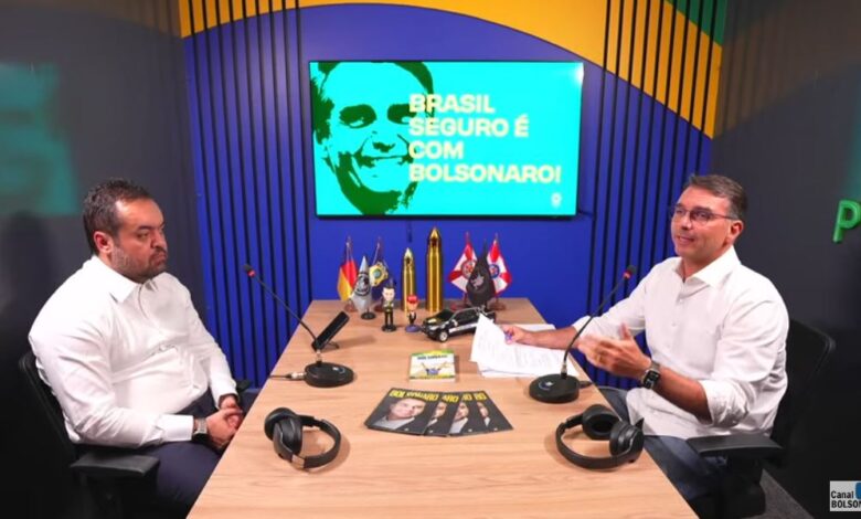 Flávio Bolsonaro Lança Podcast com Produção Profissional e Público Quer Entrevista com Jair Bolsonaro