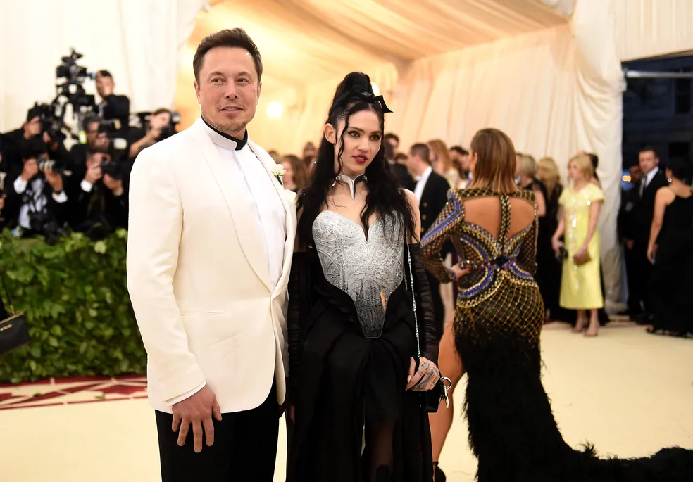 Grimes pede a Elon Musk ajuda urgente após ‘crise médica’ do filho