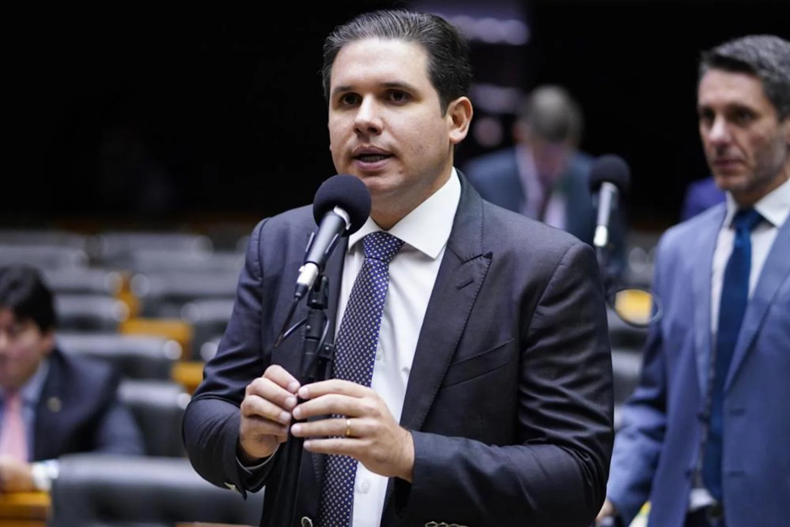 Hugo Motta questiona narrativa de golpe em 8 de janeiro e critica severidade das penas