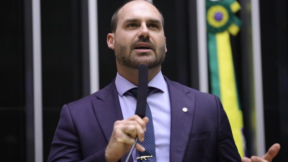 Eduardo Bolsonaro Afirma Ter Sido Intimado Pela PF Após Críticas a Delegado