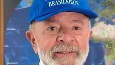 Lula Adere a Boné Azul e Segue Passos de Bolsonaro