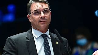 Flávio Bolsonaro Aciona TCU Contra Lula por Pronunciamento em Rede Nacional