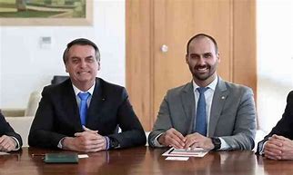 Bolsonaro Critica Apreensão do Passaporte de Eduardo e Acusa PT de Constrangimento Bolsonaro Critica Apreensão do Passaporte de Eduardo e Acusa PT de Constrangimento