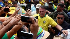 Bolsonaro Lidera Manifestação em Copacabana por Anistia aos Presos do 8 de Janeiro