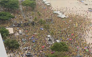 Divergência de Números: PM-RJ e USP Contrariam-se sobre Público em Manifestação em Copacabana