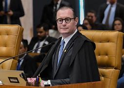Zanin chama de “excepcional” decisão de lacrar celulares em julgamento do 8 de Janeiro Zanin chama de “excepcional” decisão de lacrar celulares em julgamento do 8 de Janeiro