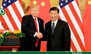 China sobe o tom e impõe tarifa de 125% a produtos dos EUA: “A estratégia de Trump virou piada” China sobe o tom e impõe tarifa de 125% a produtos dos EUA: “A estratégia de Trump virou piada”