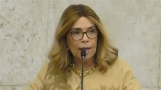 “Branca, bonita e rica”: vereadora do Novo dispara fala elitista e causa revolta na Câmara “Branca, bonita e rica”: vereadora do Novo dispara fala elitista e causa revolta na Câmara