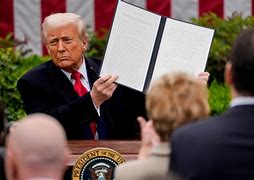 Suprema Corte dos EUA dá aval para Trump cancelar vistos de meio milhão de imigrantes