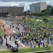 Professor é condenado à prisão por chamar moradores de ‘terroristas’ e ‘golpistas’ nas redes Professor é condenado à prisão por chamar moradores de ‘terroristas’ e ‘golpistas’ nas redes