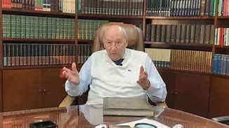 Aos 90 anos, Ives Gandra vira alvo de processo na OAB e é chamado de “golpista” por Moraes Aos 90 anos, Ives Gandra vira alvo de processo na OAB e é chamado de “golpista” por Moraes