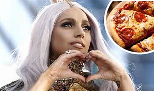 Pizzas, Fãs e Expectativa: A Generosidade Silenciosa de Lady Gaga no Rio Pizzas, Fãs e Expectativa: A Generosidade Silenciosa de Lady Gaga no Rio