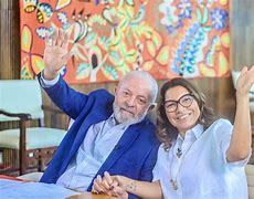 “Ela não nasceu pra cozinha”: Lula defende Janja de ataques por viagens e fala em liberdade das mulheres “Ela não nasceu pra cozinha”: Lula defende Janja de ataques por viagens e fala em liberdade das mulheres