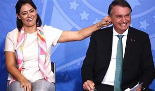 Bolsonaro reage a aliados que desdenharam Michelle: “Ela era quem segurava as pontas, diferente da Janja” Bolsonaro reage a aliados que desdenharam Michelle: “Ela era quem segurava as pontas, diferente da Janja”